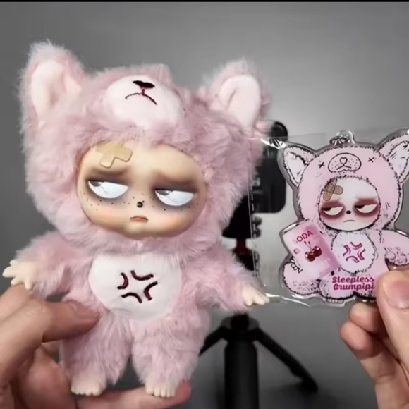 Sleepless Grumpipi‎ - NIB - QIQI - Included Keychain - Picture 3 of 7